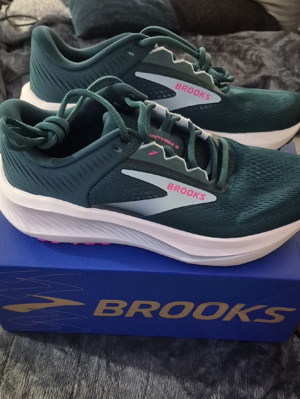 Brooks Anthem 8 Teal and White Running Shoes with Pink Logo Accents